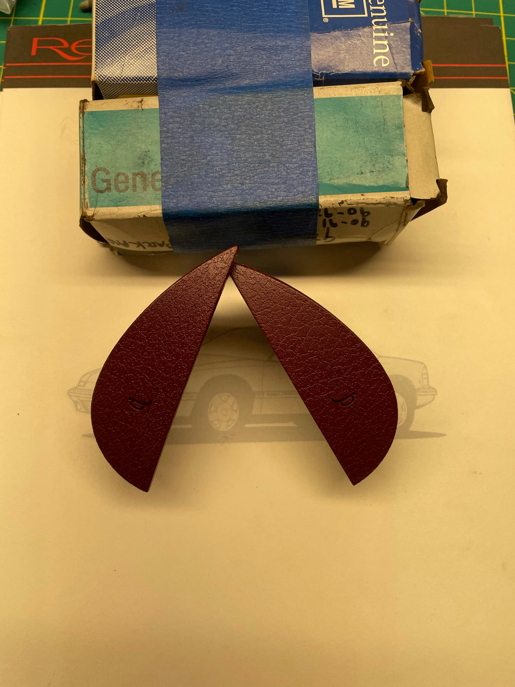 NOS Horn Button Set